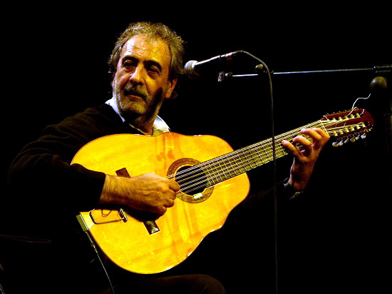 Folk musician Manolo Miralles with a <i>bandurria</i>