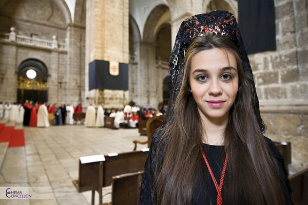 A young woman in Valladolid during <em>Semana Santa</em> (Holy Week)