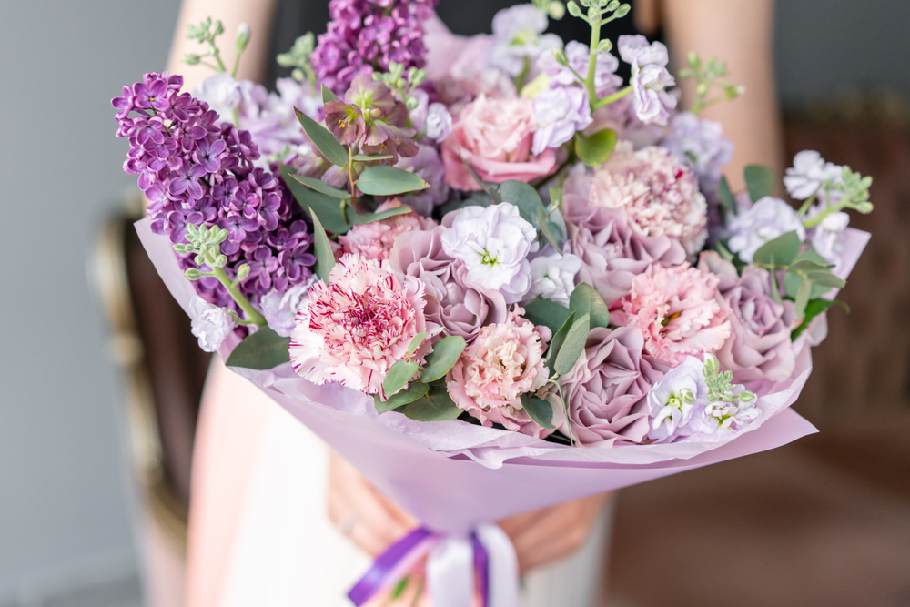 Flowers in bouquets of odd-numbered blooms (except for 13) may be given on special occasions. 