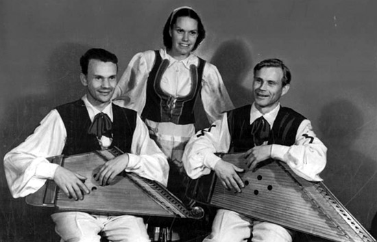 Musicians in 1940 with <i>kannels</i>
