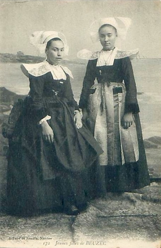 Young girls of Beuzec
