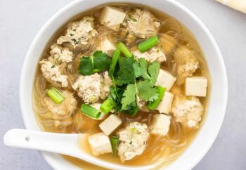 Gaeng Jued Woon Sen (Clear Soup with Glass Noodles)