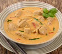 Gaeng Daeng Gai (Red Curry Chicken)