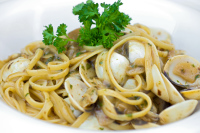 Spaghetti alla Vongole (Spaghetti with Clams)