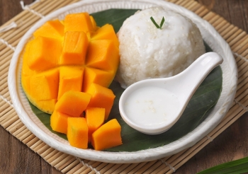 Khao Neow Ma Muang (Sticky Rice with Mango)