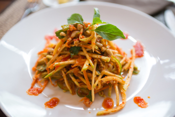 Som Tum Mamuang (Green Mango Salad)