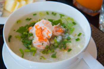 Khao Tom Goong (Rice Soup with Shrimp)