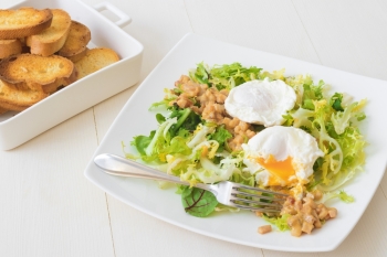 Salade Lyonnaise (Bacon-Poached Egg Salad)