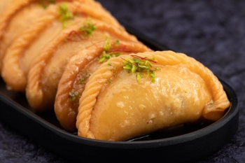 Gujiyas (Fruit Pasties) 