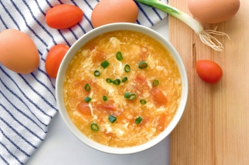 Egg Drop Soup with Tomato