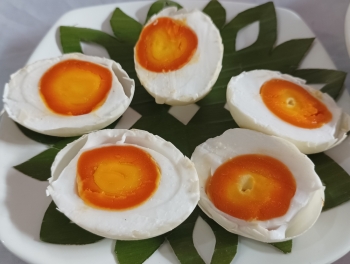 Itlog na Maalat (Salted Duck Eggs)