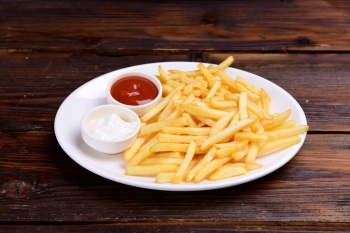 Pommes Rot-Weiß (Fries with Ketchup and Mayo)